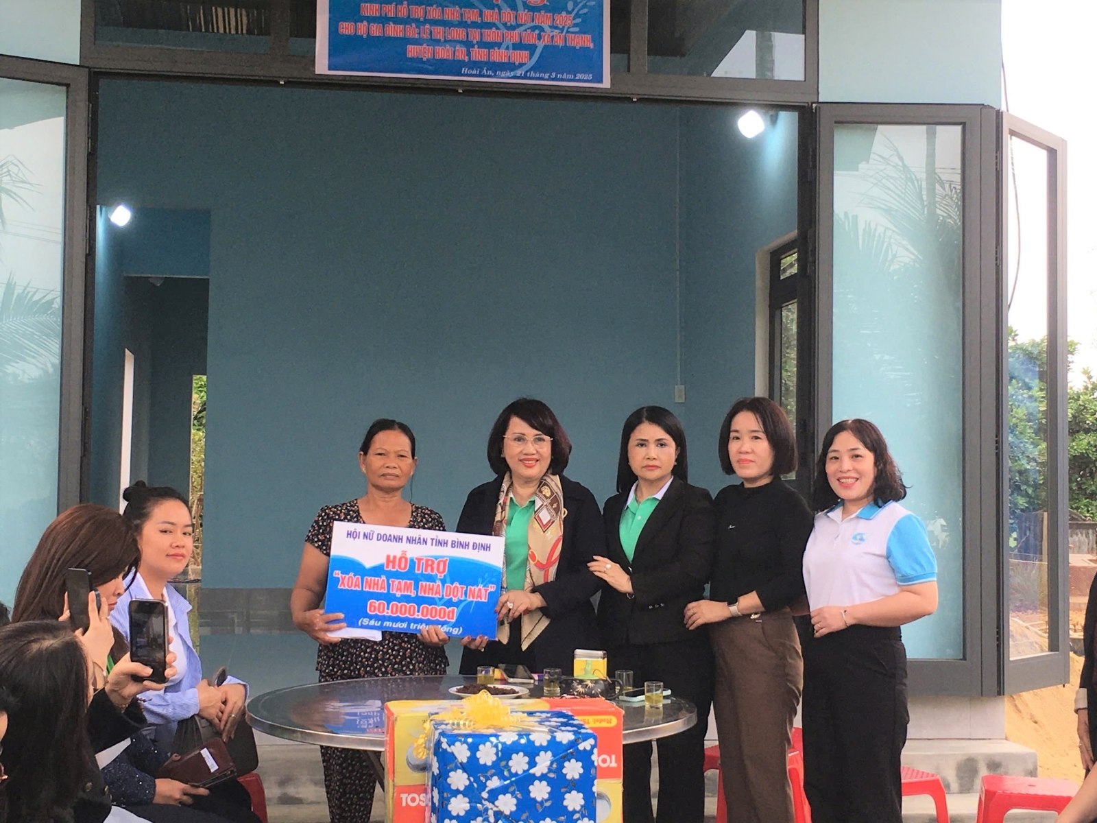 TRAO TẶNG KINH PHÍ HỖ TRỢ XÓA NHÀ TẠM, NHÀ DỘT NÁT NĂM 2025 TẠI HOÀI ÂN 